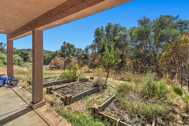 8888 Balmoral Dr, Newcastle, CA 95658