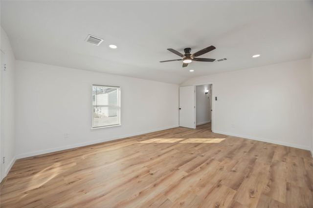 5942 Ridgeway Drive, Houston, TX 77033