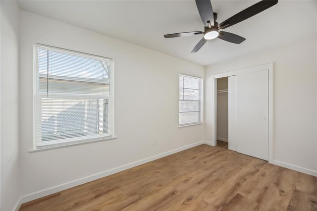 5942 Ridgeway Drive, Houston, TX 77033