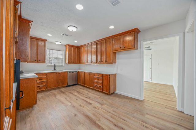 5942 Ridgeway Drive, Houston, TX 77033