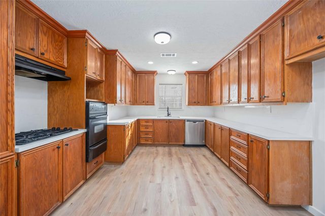 5942 Ridgeway Drive, Houston, TX 77033