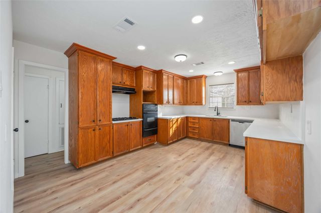 5942 Ridgeway Drive, Houston, TX 77033