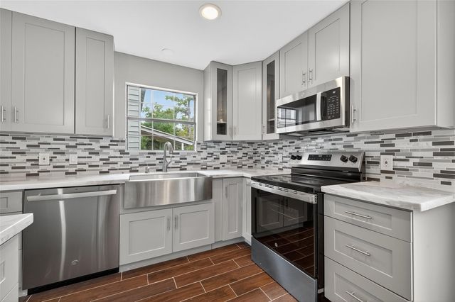 1933 Santa Rosa Street, Houston, TX 77023