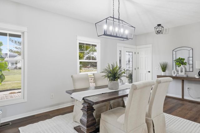 8886 Stonepoint Court, Jenison, MI 49428