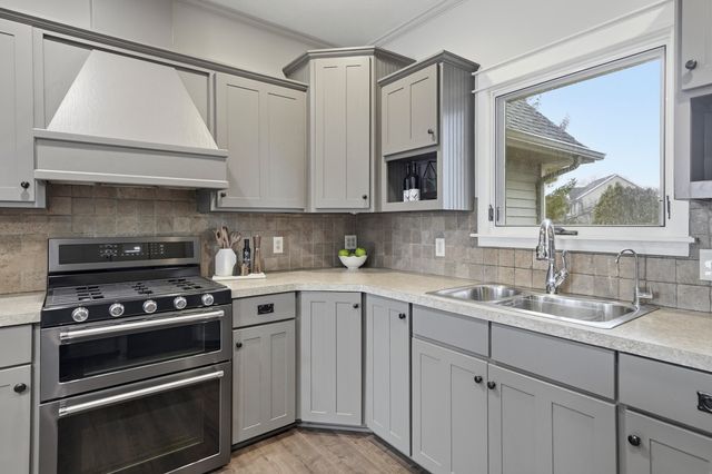 8886 Stonepoint Court, Jenison, MI 49428