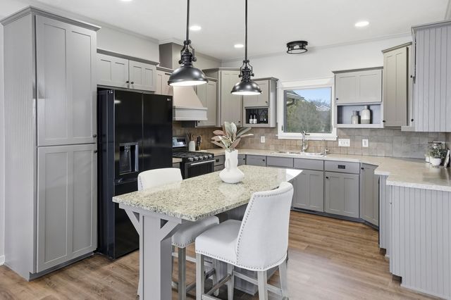 8886 Stonepoint Court, Jenison, MI 49428