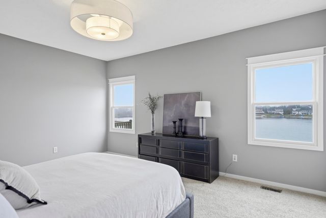 8886 Stonepoint Court, Jenison, MI 49428