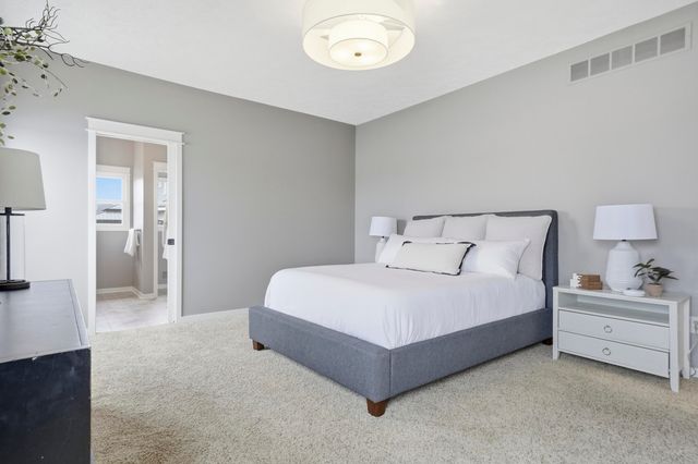 8886 Stonepoint Court, Jenison, MI 49428