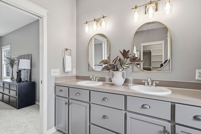 8886 Stonepoint Court, Jenison, MI 49428