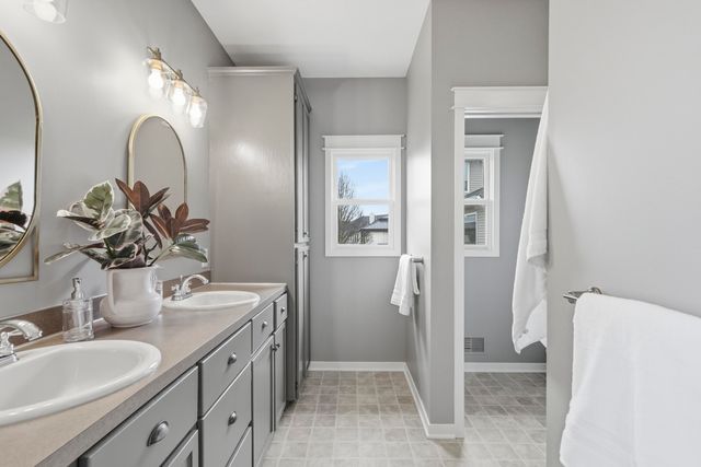 8886 Stonepoint Court, Jenison, MI 49428