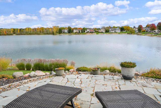 8886 Stonepoint Court, Jenison, MI 49428