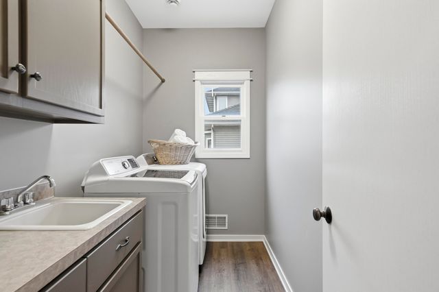 8886 Stonepoint Court, Jenison, MI 49428