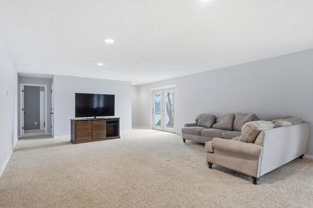 8886 Stonepoint Court, Jenison, MI 49428