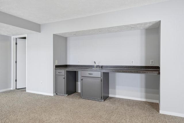 8886 Stonepoint Court, Jenison, MI 49428