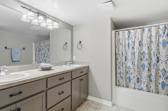 8886 Stonepoint Court, Jenison, MI 49428