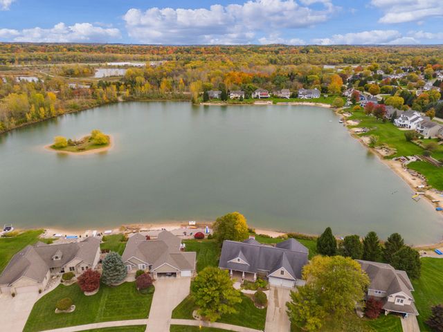 8886 Stonepoint Court, Jenison, MI 49428