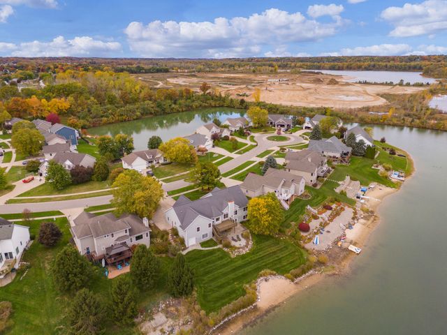 8886 Stonepoint Court, Jenison, MI 49428