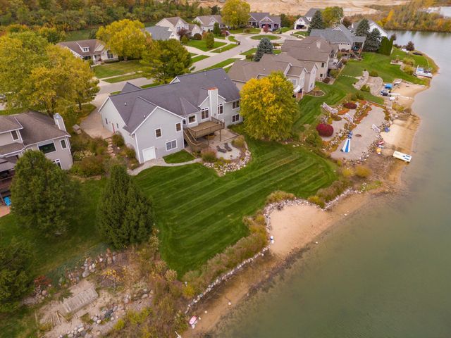 8886 Stonepoint Court, Jenison, MI 49428