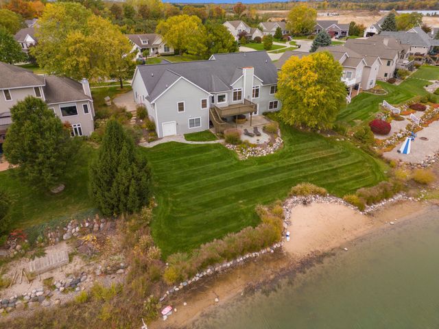 8886 Stonepoint Court, Jenison, MI 49428