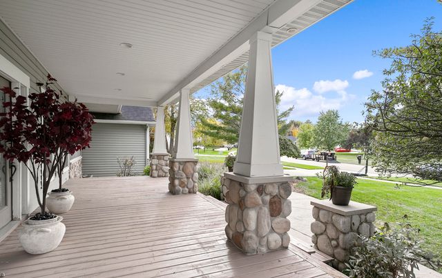 8886 Stonepoint Court, Jenison, MI 49428