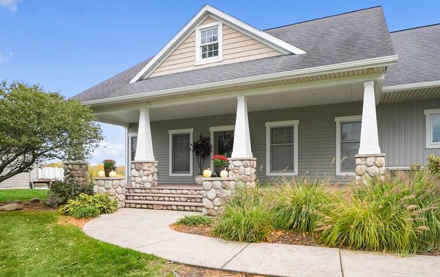 8886 Stonepoint Court, Jenison, MI 49428