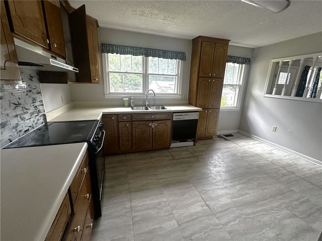 100 S Laurel Street, Walhalla, SC 29691