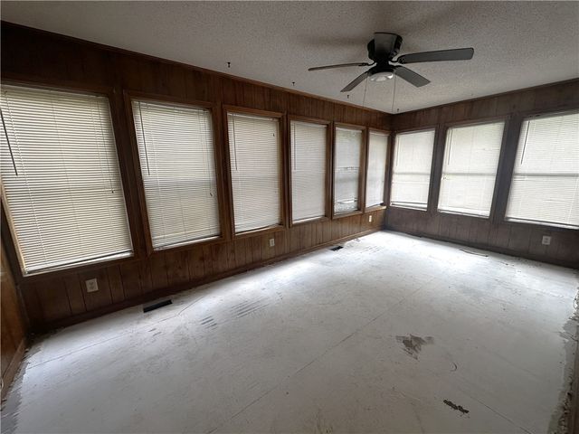 100 S Laurel Street, Walhalla, SC 29691