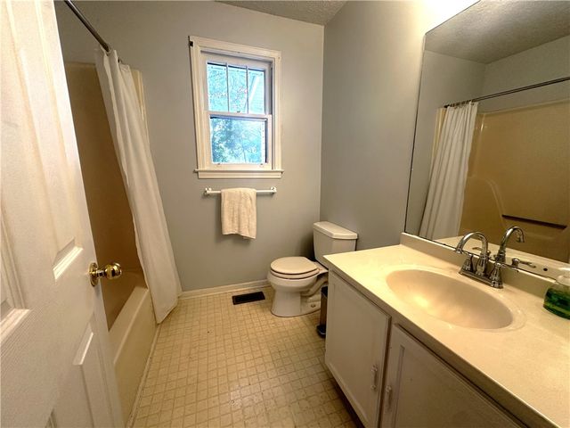 100 S Laurel Street, Walhalla, SC 29691
