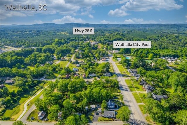 100 S Laurel Street, Walhalla, SC 29691