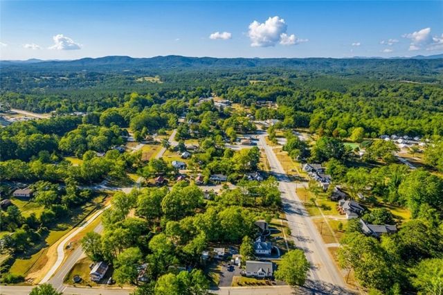 100 S Laurel Street, Walhalla, SC 29691