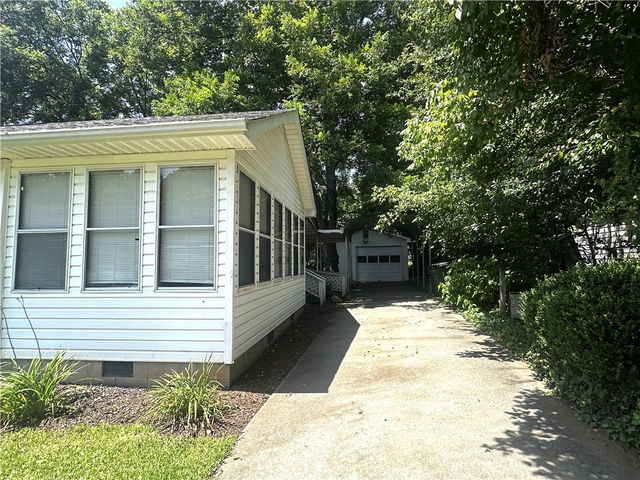 100 S Laurel Street, Walhalla, SC 29691