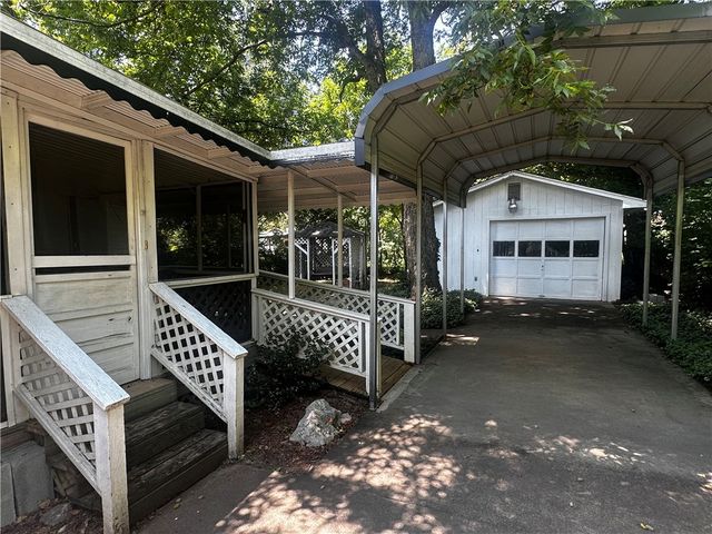 100 S Laurel Street, Walhalla, SC 29691