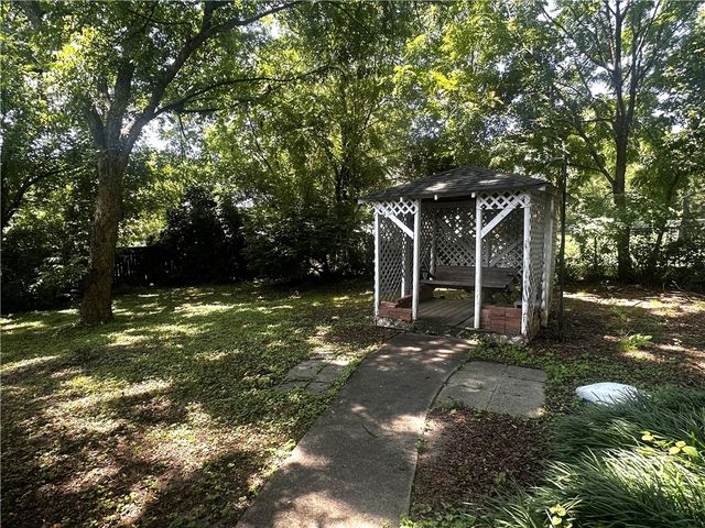 100 S Laurel Street, Walhalla, SC 29691