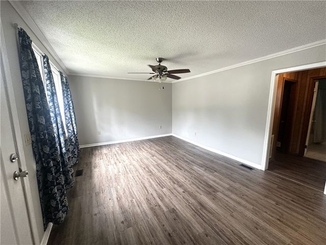 100 S Laurel Street, Walhalla, SC 29691