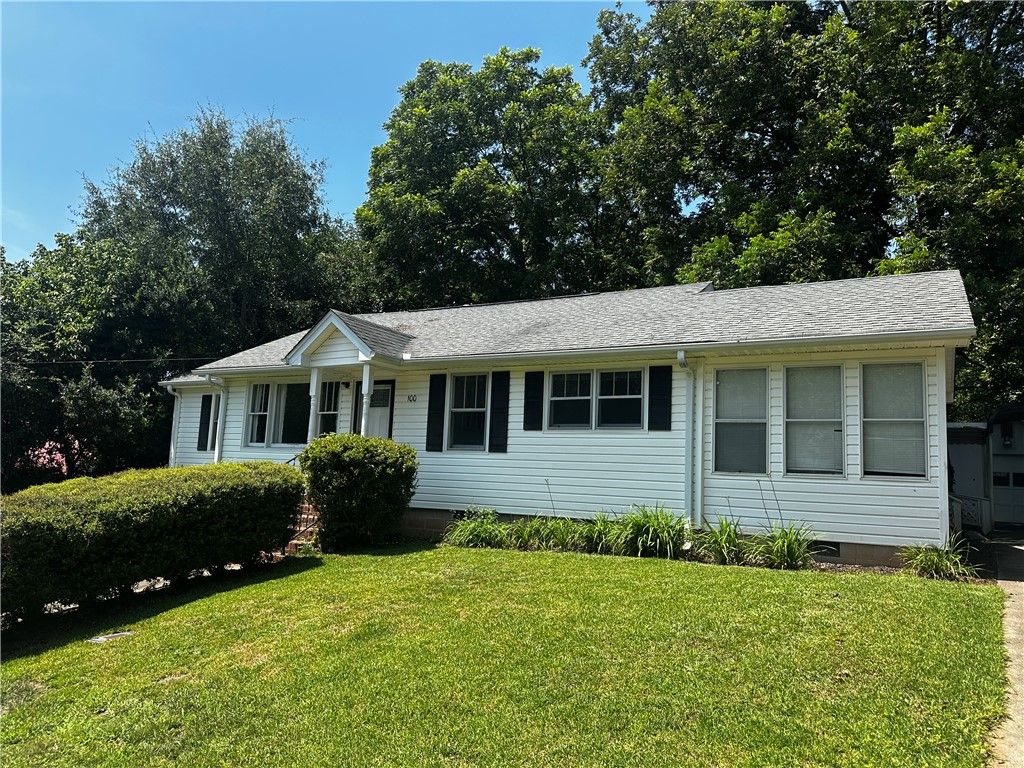 100 S Laurel Street, Walhalla, SC 29691