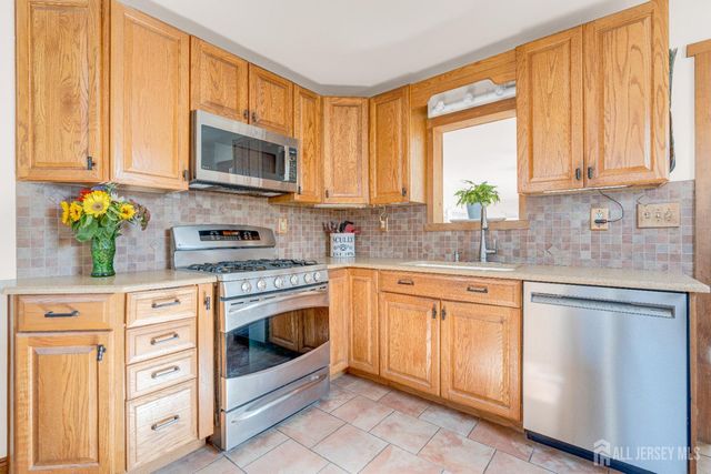 104 Boehmhurst Avenue, Sayreville, NJ 08872