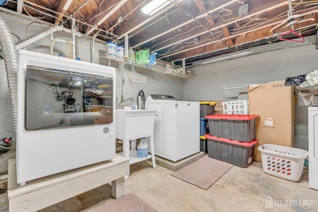 104 Boehmhurst Avenue, Sayreville, NJ 08872