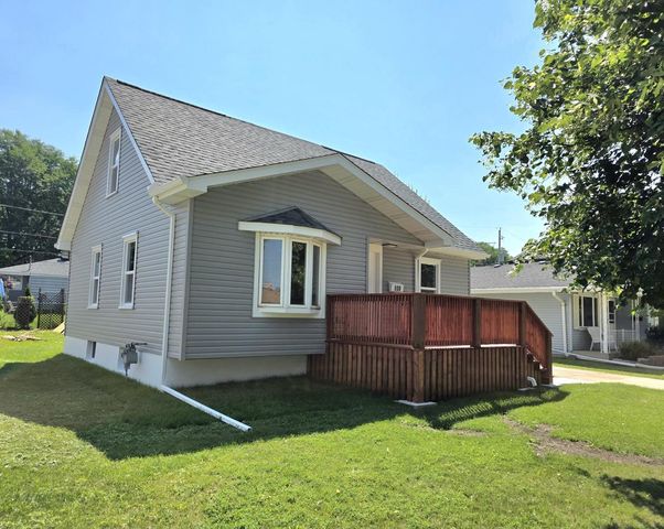 800 S 111th PLACE, West Allis, WI 53214