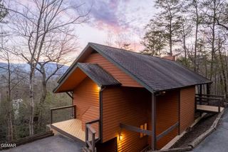 1021 Fox Tail Trail, Gatlinburg, TN 37738