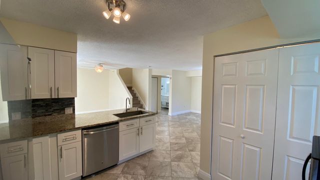 117 Yacht Club Way 111, Hypoluxo, FL 33462
