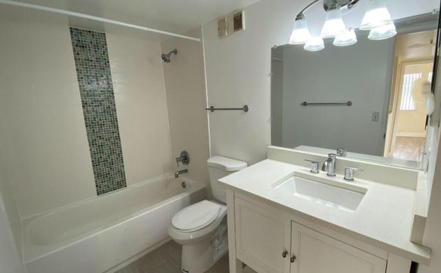 117 Yacht Club Way 111, Hypoluxo, FL 33462