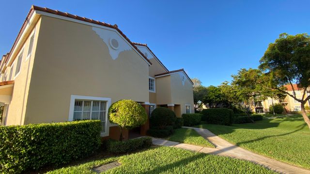 117 Yacht Club Way 111, Hypoluxo, FL 33462