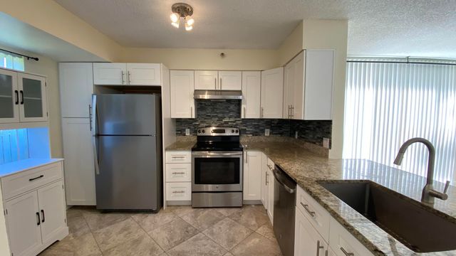 117 Yacht Club Way 111, Hypoluxo, FL 33462