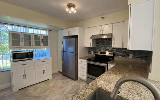 117 Yacht Club Way 111, Hypoluxo, FL 33462
