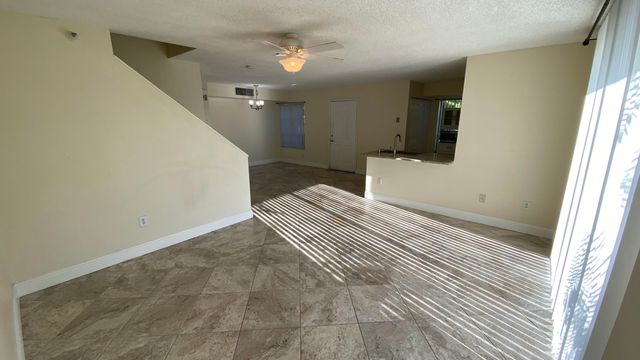 117 Yacht Club Way 111, Hypoluxo, FL 33462