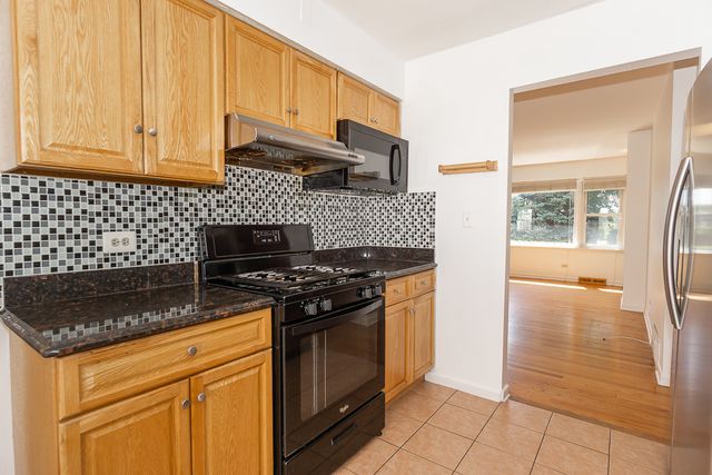 1185 Seymour Avenue, Des Plaines, IL 60016