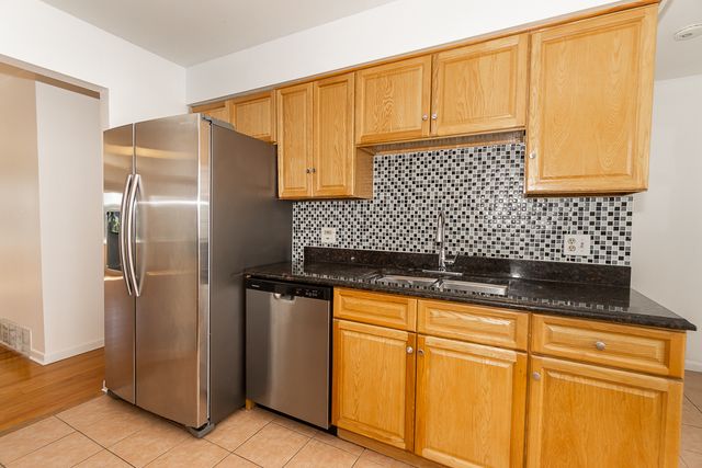1185 Seymour Avenue, Des Plaines, IL 60016