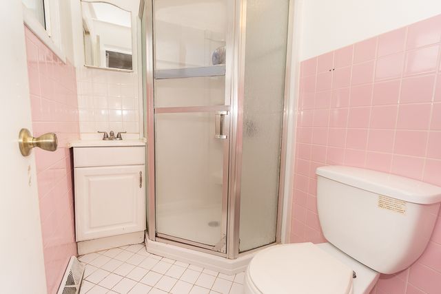 1185 Seymour Avenue, Des Plaines, IL 60016