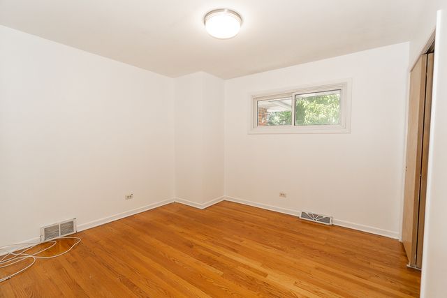 1185 Seymour Avenue, Des Plaines, IL 60016