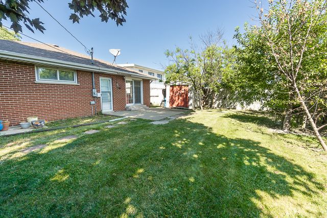 1185 Seymour Avenue, Des Plaines, IL 60016